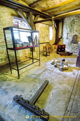 Marksburg Folterkammer - display of torture equipment